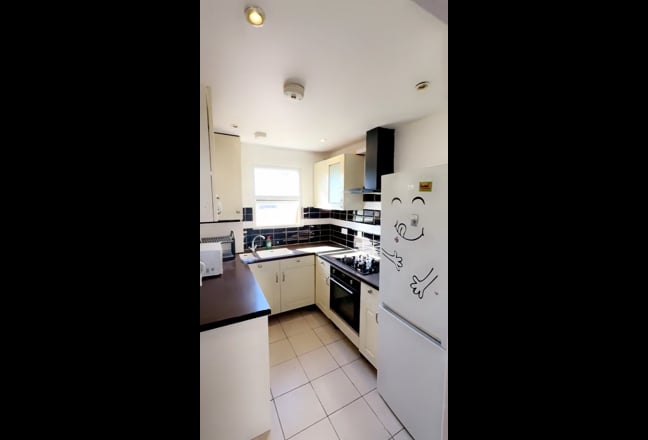 Larger Than Average Room for 2! Bills Included! Main Photo