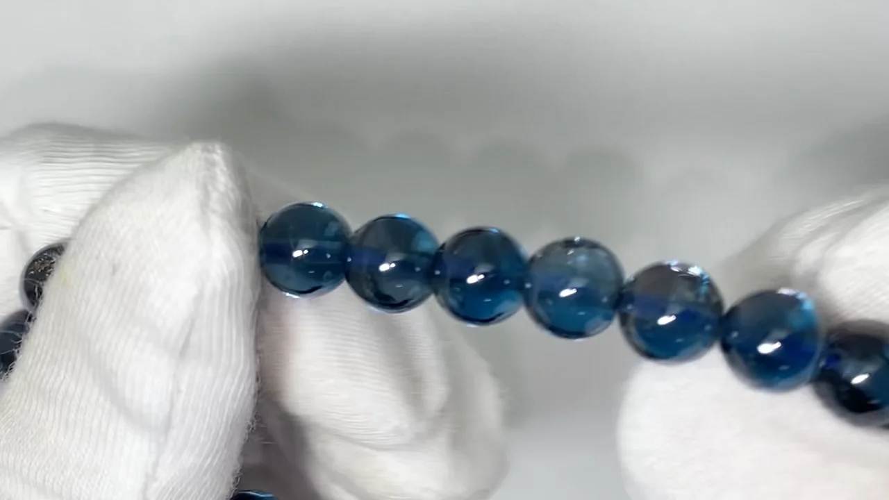動画】【1点もの】宝石質ロンドンブルートパーズAAA ラウンド8mm 1連