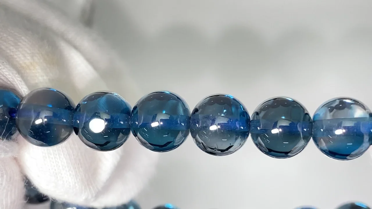 動画】【1点もの】宝石質ロンドンブルートパーズAAA ラウンド7.5mm 1連