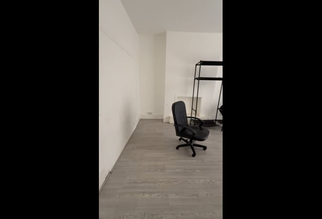 Large 5 Bedroom House Main Photo
