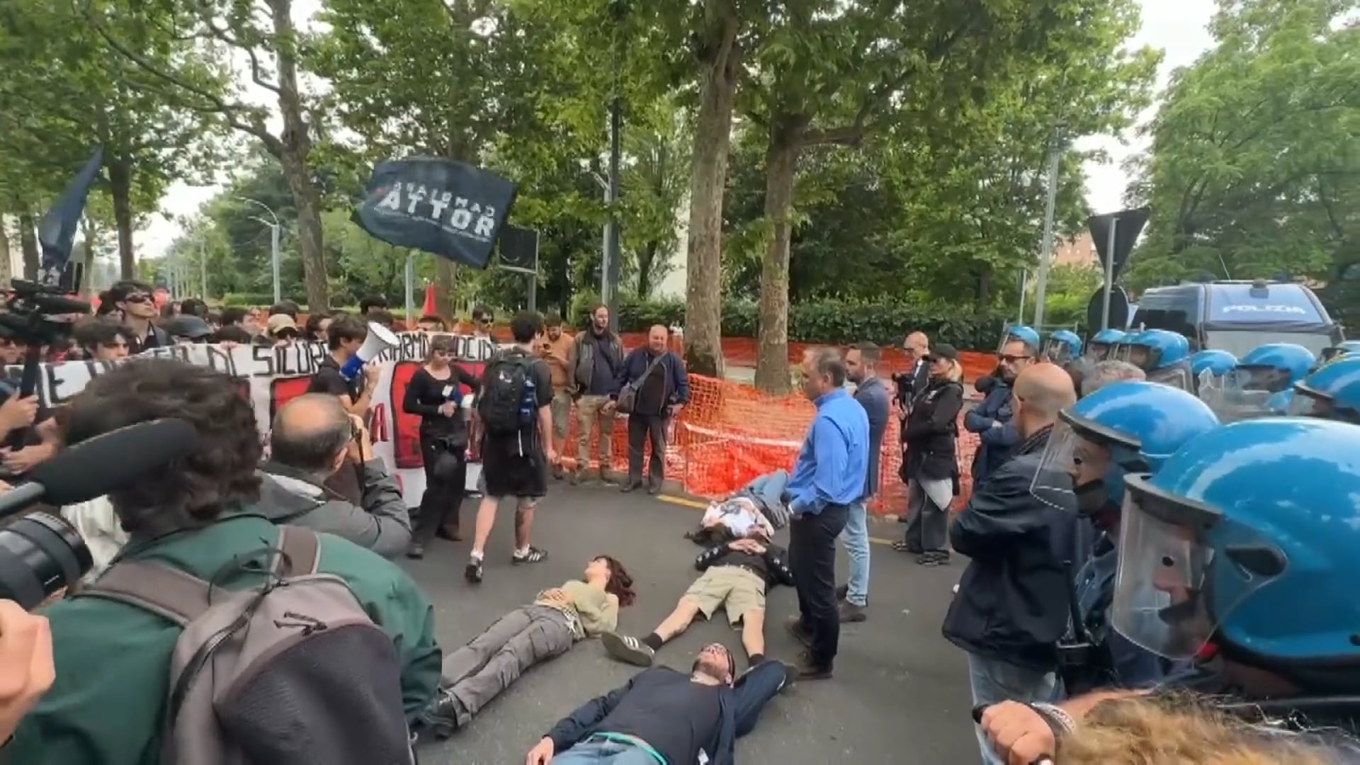 ‘No Meloni Day a Bologna’: corteo e sit-in dei collettivi