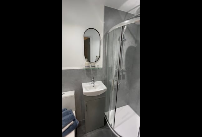 Brand new Studio all bills Inc-In City Centre Main Photo