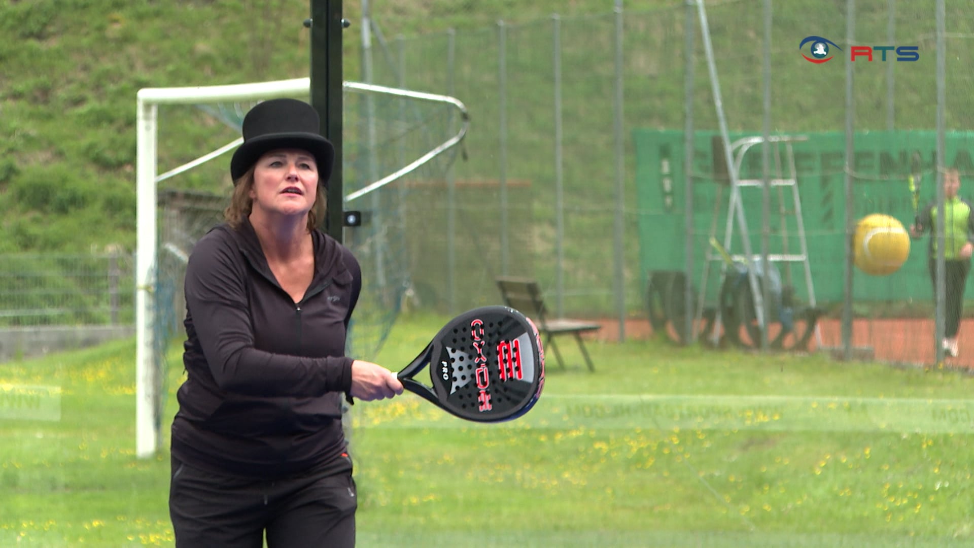 rauchfangkehrer-begeistern-bei-padel-tennis-turnier