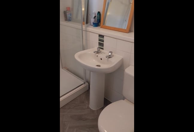Beuatiful  Single  room in Lovely  4 bed house   Main Photo