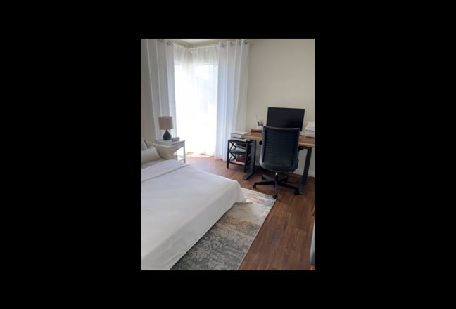 Stylish Furnished Room + Private Bath in NB Main Photo
