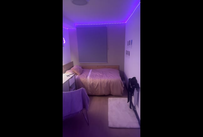 Summer tenancy takeover en-suite at riverside. Main Photo