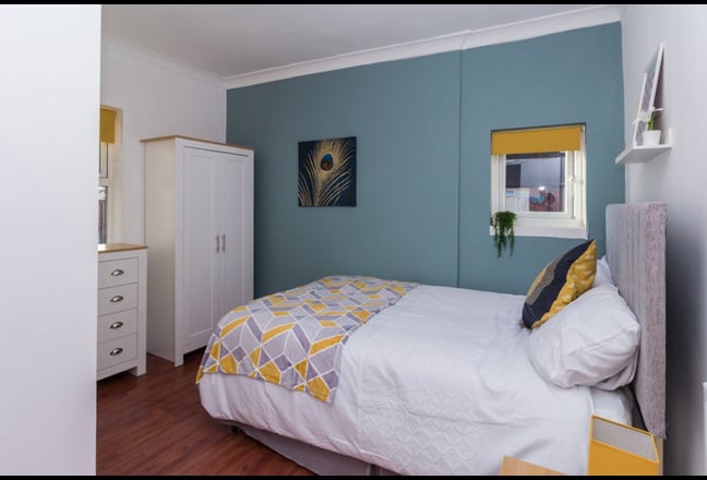 Professional House Share Main Photo