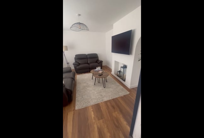 Spacious Single Bedroom in Friendly 3-Bedroom Home Main Photo