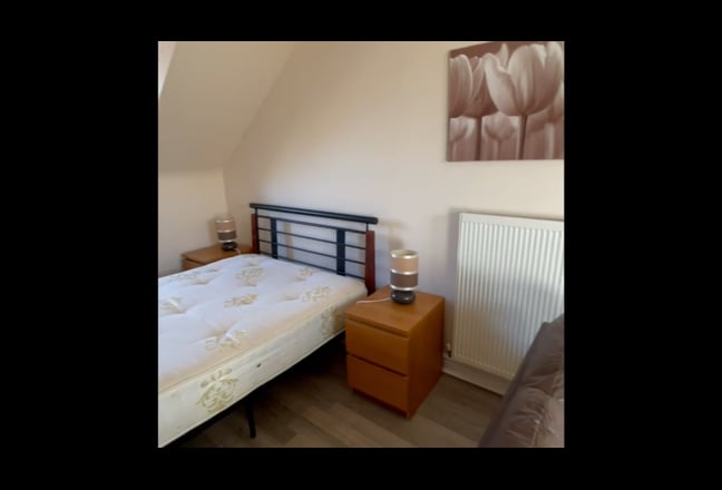 Spacious high spec home *Off Rd Parking* Main Photo