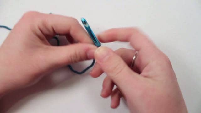 how-to-hold-the-yarn-for-right-handed-students-on-vimeo