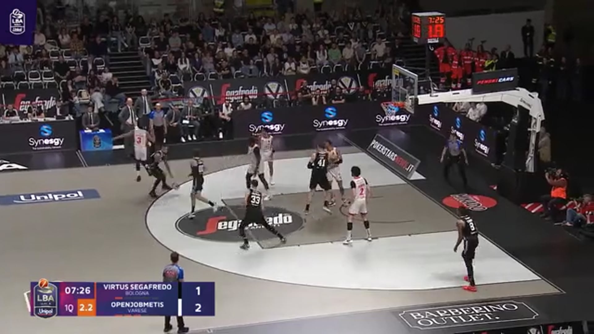 La Virtus schiaccia Varese e consolida il primato in Serie A