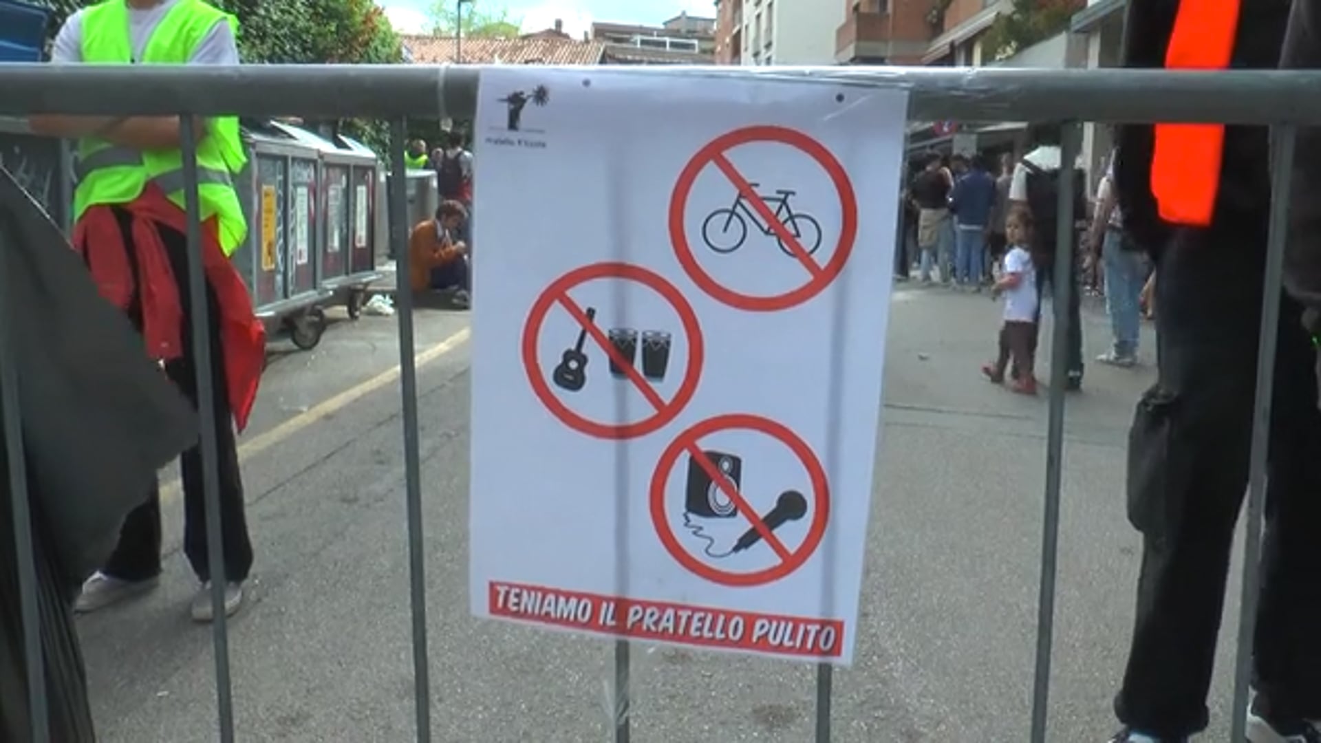 25 aprile: il Comune di Bologna si “rammarica” per gli imbrattamenti. Chiederà i danni