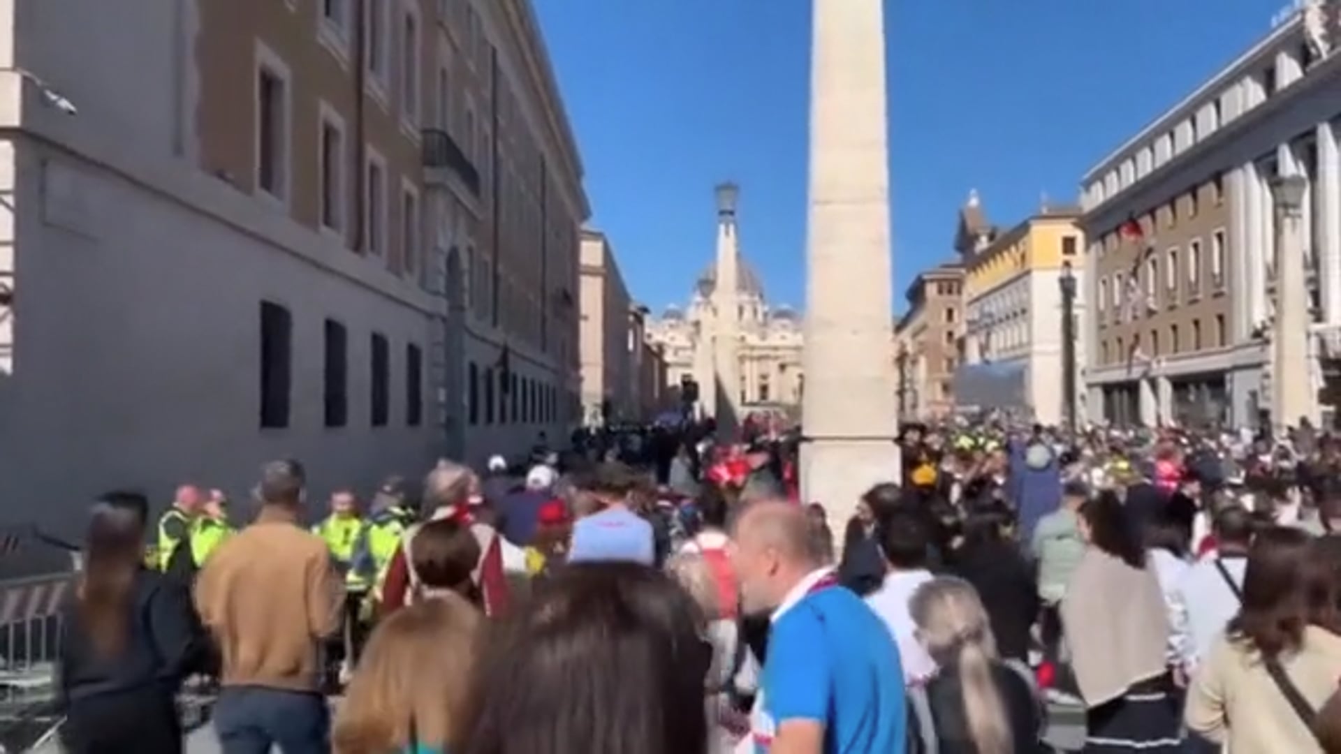 Folla oceanica di fedeli a Roma per il funerale di Papa Francesco