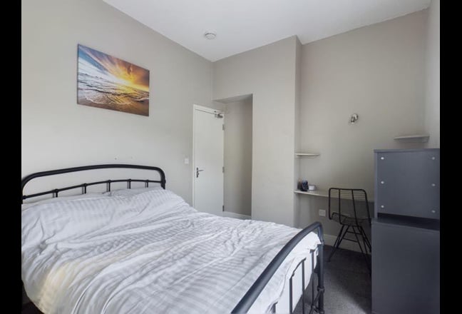 Modern Ensuite Double Room – Prime TS1 Location! Main Photo