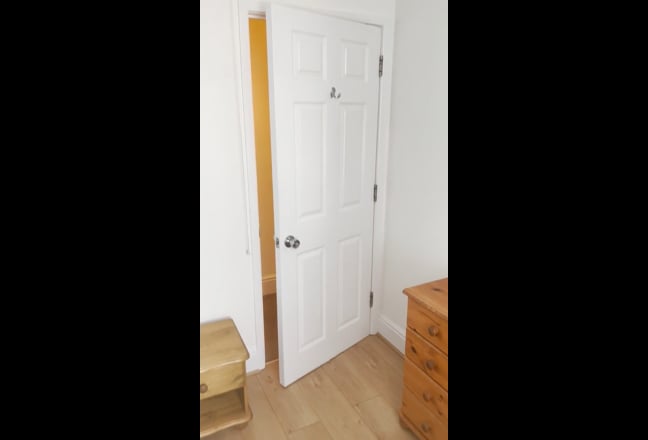 Video 1: Large clean kitchen