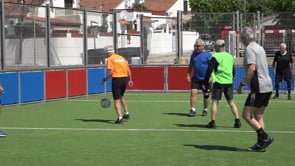 Creen un equip de futbol de majors de 60 anys per fomentar la salut física