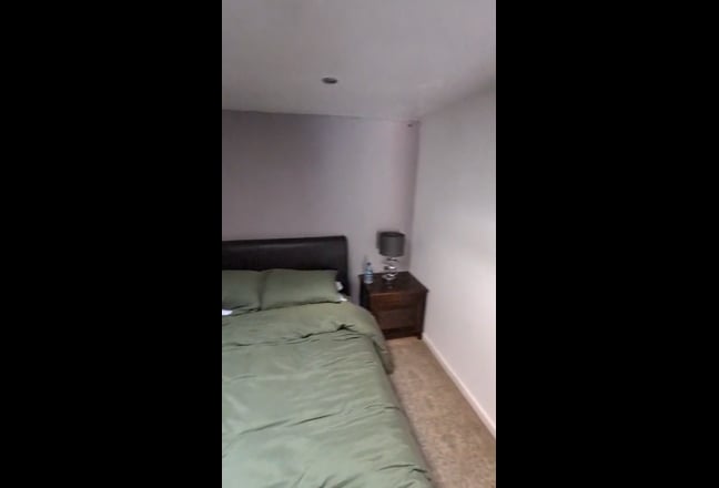 Room with private bathroom in family home Main Photo