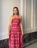 Vidéo: Robe midi à motifs avec encolure sans bretelles pour l'invitée Vidéo: Robe midi à motifs avec encolure sans bretelles pour l'invitée