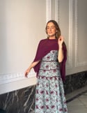 Vidéo: Robe midi à motifs avec encolure sans bretelles pour l'invitée Vidéo: Robe midi à motifs avec encolure sans bretelles pour l'invitée