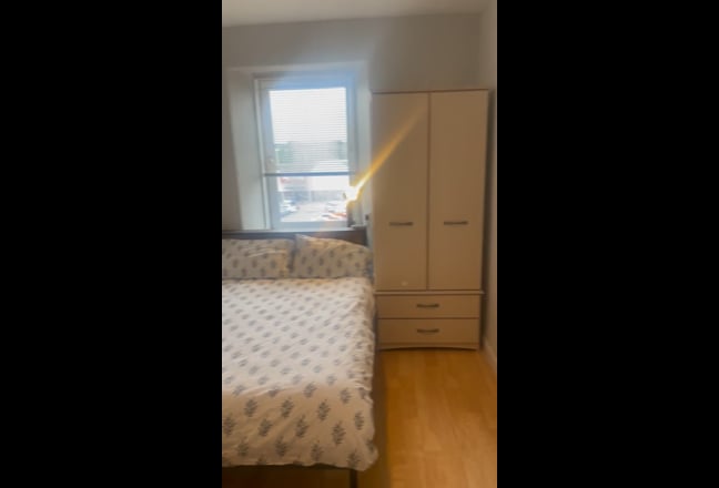 Double bedroom in 2 bed flat Main Photo