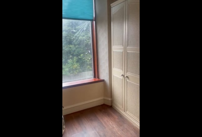 Large room in 2 bedroom flat  Main Photo