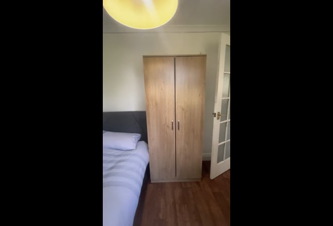 CB2 sunny rooms Main Photo