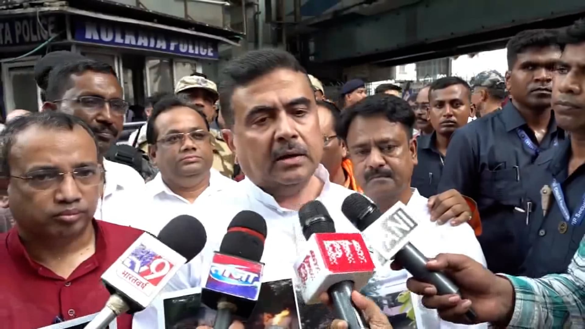 बंगाल: नेता प्रतिपक्ष शुभेंदु अधिकारी ने बांग्लादेश के उप उच्चायुक्त से की मुलाकात, हिंदुओं पर हो रहे अत्याचार पर जताई चिंता#politics