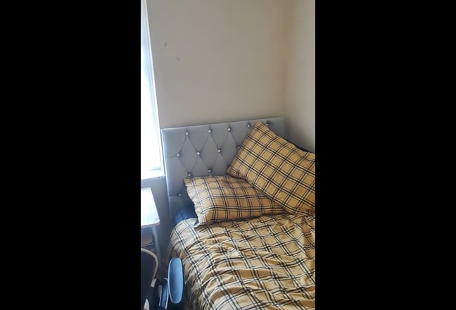 1 single bedroom of 2 rooms  available to share Main Photo
