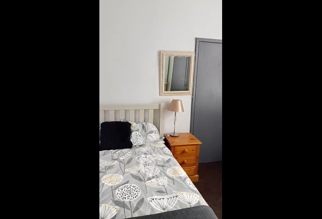 🔥Ensuite DOUBLE Room - Lightly Populated - Centre Main Photo