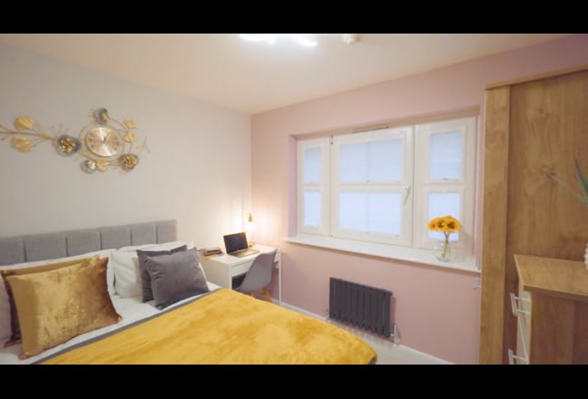 🌟Newly Renovated Rooms in Modern Town House🌟 Main Photo