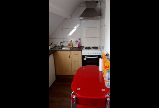 Studio flat Nr Uni short term let Main Photo