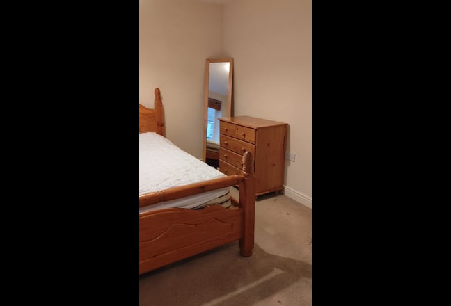Beautiful double rooms to rent for professionals Main Photo