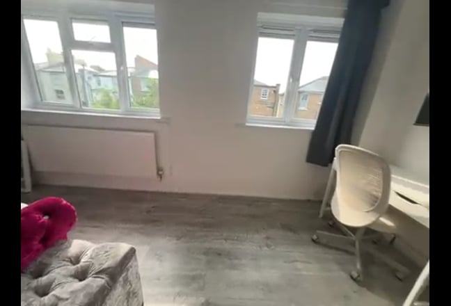 Spacious King size room n19 bills included  Main Photo