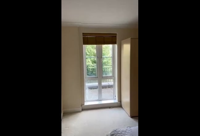 Riverside Flat - double room available for rent Main Photo