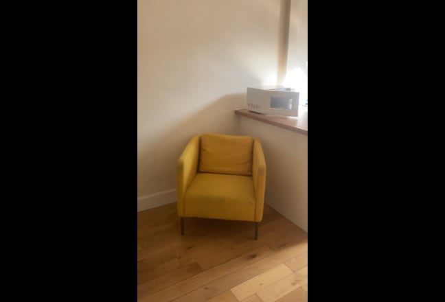 Spacious, bright flat, 2 dbl rooms + box room avai Main Photo