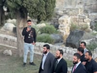 لحظة وصول الرئيس السوري أحمد الشرع إلى قلعة حلب للمشاركة في فعالية حلب مفتاح النصر