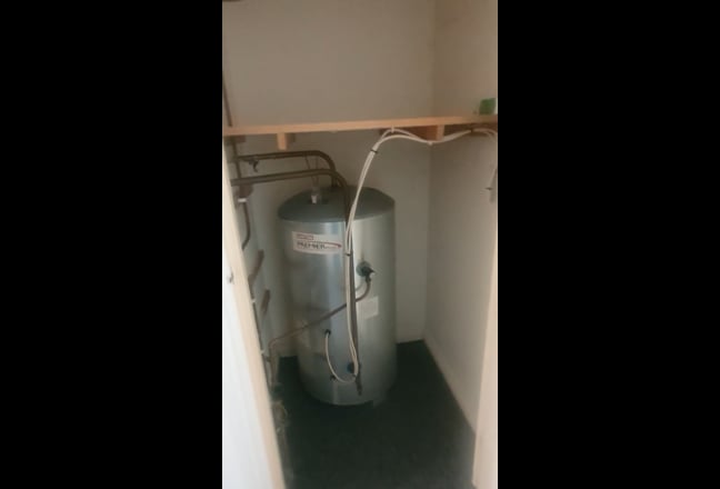 2 Bed purpose-built flat mins from Station Main Photo