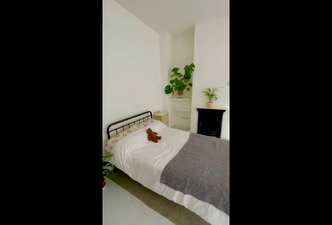 City Centre - 5 mins walk - Studio Large Bedroom Main Photo