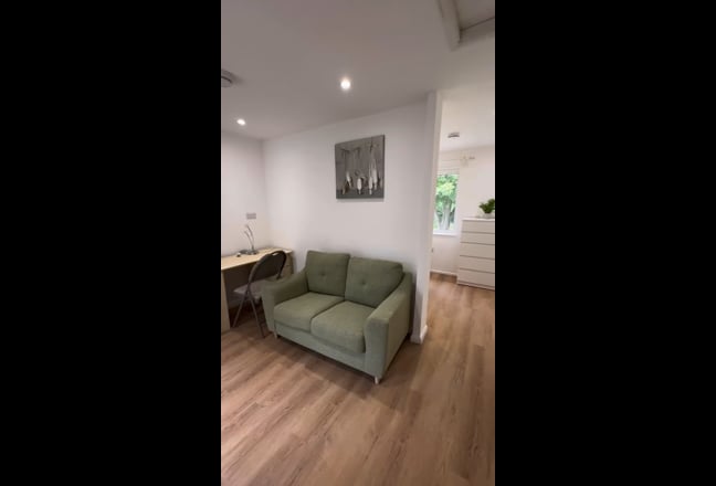 1-Bed flat/ Harborne/ near QE/UoB/ bills included  Main Photo
