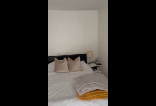 Spacious Bedroom With Own Lounge Area & Shower  Main Photo