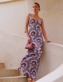 Vidéo: Robe longue à imprimé géométrique Vidéo: Robe longue à imprimé géométrique