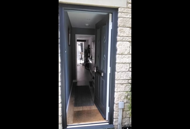 Small double in quiet modern home, Witney Main Photo