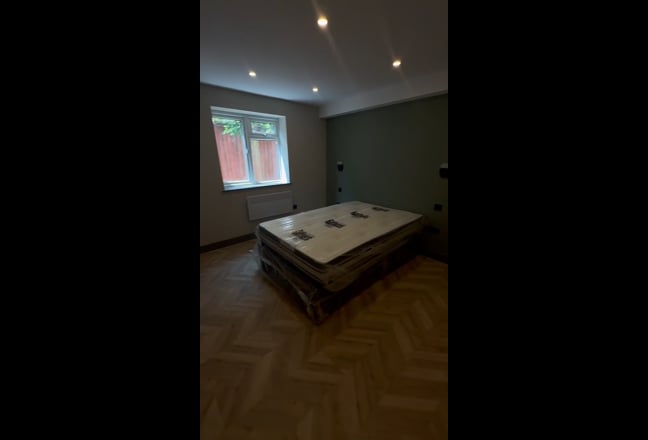 Luxury Self-Contained Ensuite with Kitchenette  Main Photo