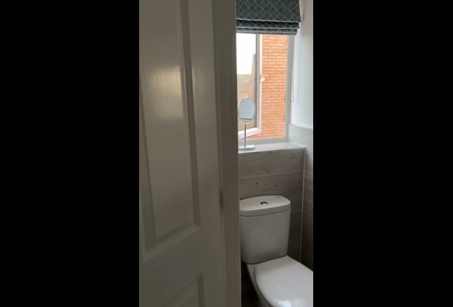 Ensuite for Professonals   £750 Bills Inclusive   Main Photo