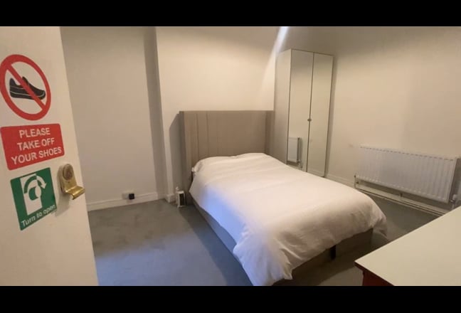 1 Bed Apartment *Bills Included* Near City Centre Main Photo