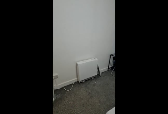 🌟Comfort Meets Convenience: Bright Small Double  Main Photo