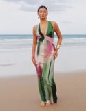 Vídeo: Vestido largo con estampado degradado en verde y lila Vídeo: Vestido largo con estampado degradado en verde y lila
