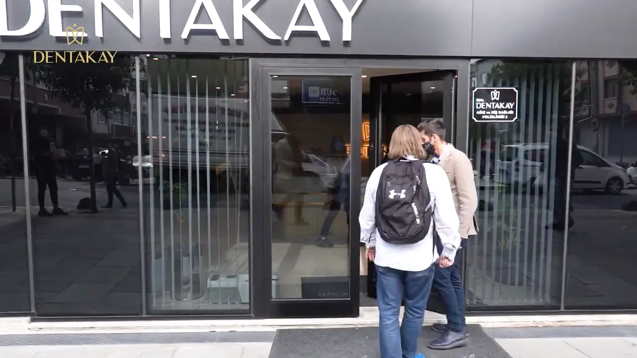 What a full mouth Hollywood Smile look like | Watch until the end!, image size:1280x720