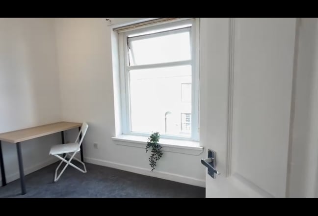 Brand New Rooms near Hollinwood Main Photo
