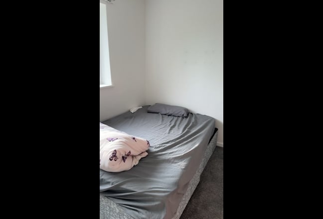 Double Bedroom Available Main Photo